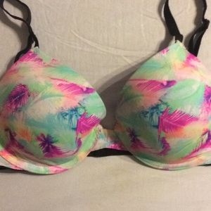 Pink Victoria’s Secret wear everywhere Demi bra.